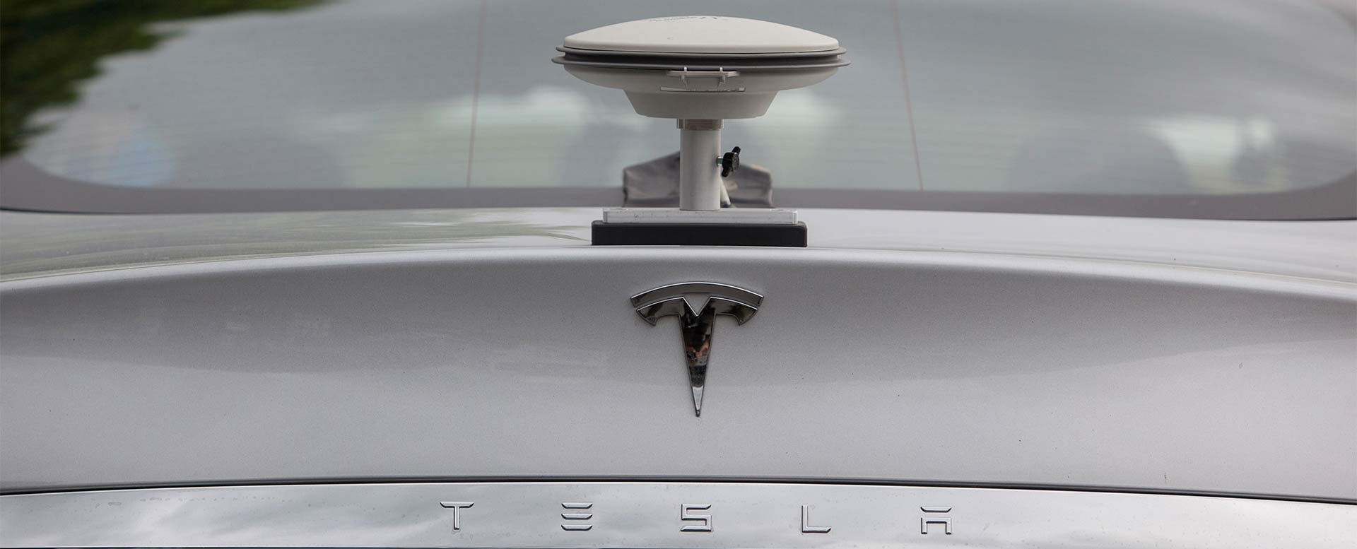 GPS-Antenne für Elektroauto von Tesla Motors, Model S, für autonomes Fahren